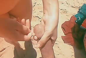 Día caliente de playa nudista