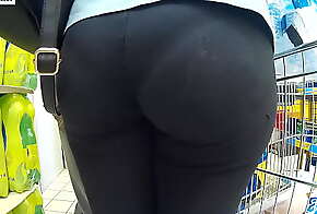 Milf in Blue Leggings w/ vpl at the mall - Candid Video