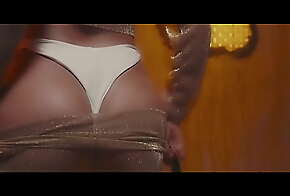 Karol G - Culo en videoclip - Tremendo culo en canción - Tanguita blanco y enorme trasero