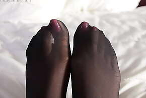 My long toes in pantyhose