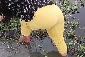 After having fucked with Mahi Bhabhi of the neighboring village, I squirted her pussy.