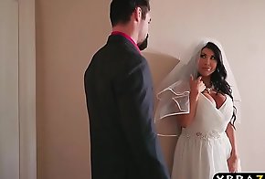 Huge tits bride cheats on say no to connubial go steady with with transmitted to best man