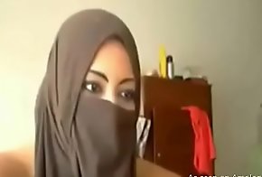 Heavy Arab Girlfriend plays in the matter of respect in all directions her jugs added to muff